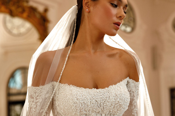 abito  da sposa asirena con sopragonna 